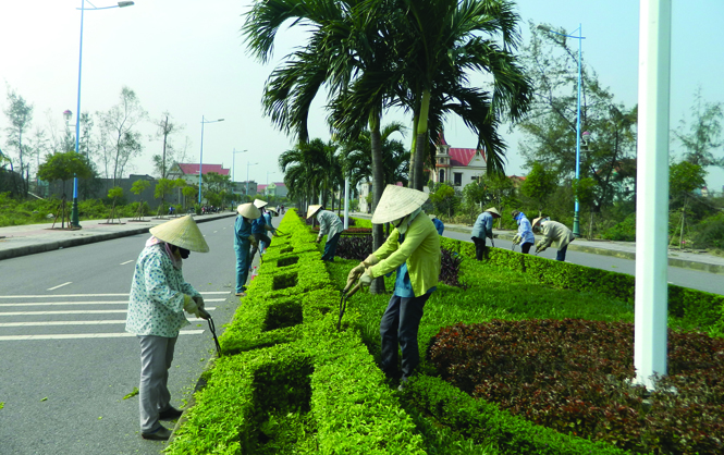 Lao động cần mẫn vì thành phố Đồng Hới ngày càng xanh-sạch-đẹp.