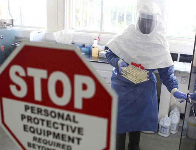 Dịch Ebola hiện lưu hành tại 4 quốc gia Tây Phi với 1.800 ca mắc, gần 1.000 người tử vong. Ảnh: H.N.