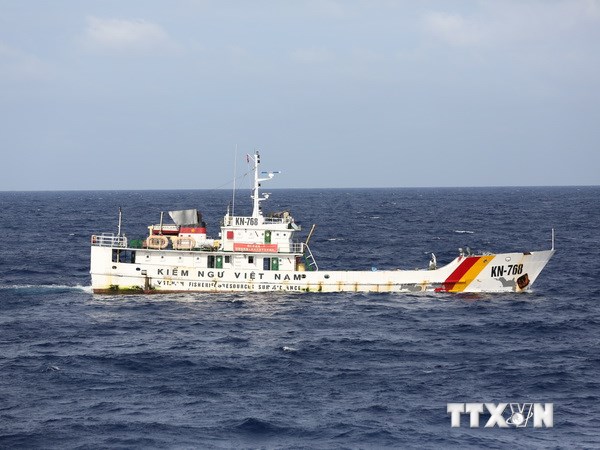 Tàu kiểm ngư Việt Nam thực thi pháp luật trên vùng biển Hoàng Sa. (Ảnh: Khánh Hiếu-Quang Vũ/TTXVN)