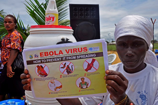 Tờ rơi phòng dịch Ebola ở châu Phi. (Nguồn: AP)