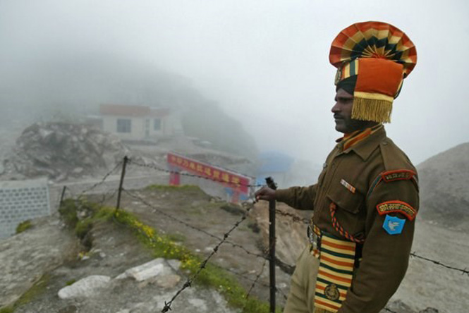 Chính phủ Ấn Độ tuyên bố sẽ bảo vệ chặt chẽ đường biên giới dài 3.500 km với Trung Quốc (Ảnh: sonsofmalcolm.blogspot.com)