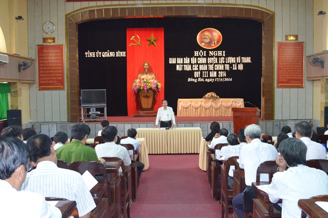 Đồng chí Hoàng Đăng Quang, Phó Bí thư thường trực Tỉnh ủy, trưởng đoàn Đại biểu Quốc hội tỉnh chủ trì hội nghị