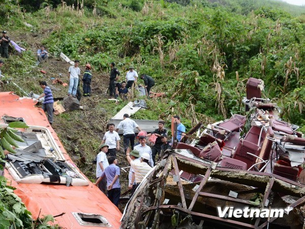 Hiện trường vụ tai nạn xe khách ở Lào Cai ngày 1-9 vừa qua khiến 14 người tử vong. (Ảnh: Lục Văn Toán/TTXVN)