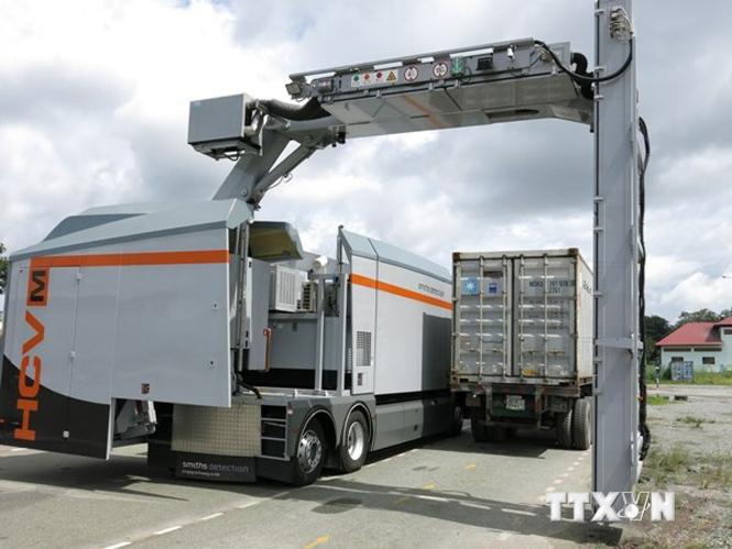 Máy soi container tại Khu kiểm tra hàng hóa tập trung. (Ảnh: TTXVN)