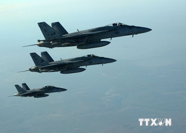 Máy bay F-18E Super Hornets của hải quân Mỹ tham gia chiến dịch không kích chống IS ở Syria. (Ảnh: AFP/TTXVN)
