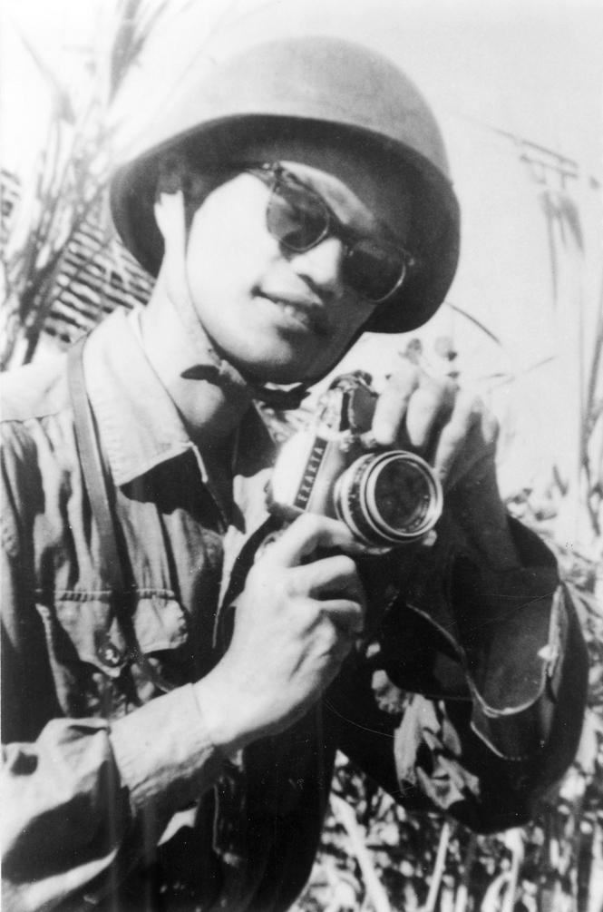 Nhà báo Cao Việt Thành trong chiến tranh.