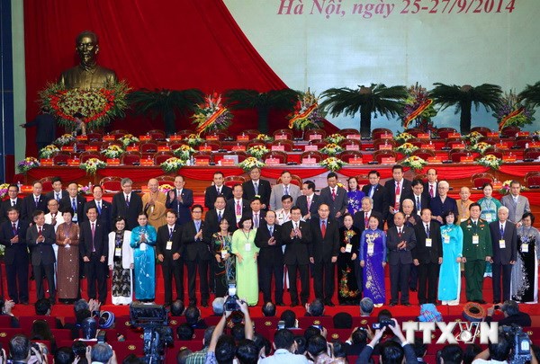 Đoàn Chủ tịch Ủy ban Trung ương MTTQ Việt Nam khóa VIII, nhiệm kỳ 2014-2019 ra mắt Đại hội. (Ảnh: TTXVN)