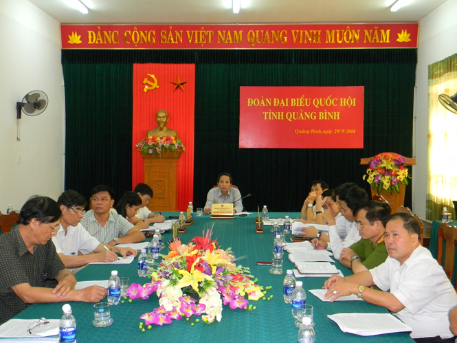  Các đại biểu tham dự phiên họp chất vấn tại điểm cầu Quảng Bình.