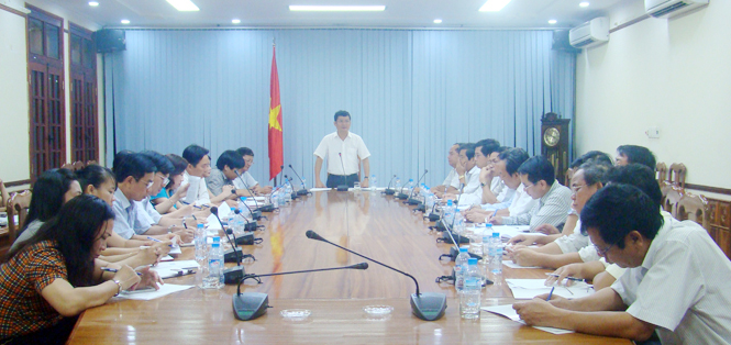 Đồng chí Trần Tiến Dũng, TUV, Phó Chủ tịch UBND tỉnh, Trưởng ban chỉ đạo phổ cập giáo dục tỉnh chủ trì hội nghị.