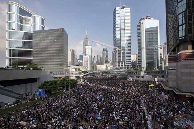 Người biểu tình phong tỏa các khu trung tâm Hong Kong. (Nguồn: Reuters)