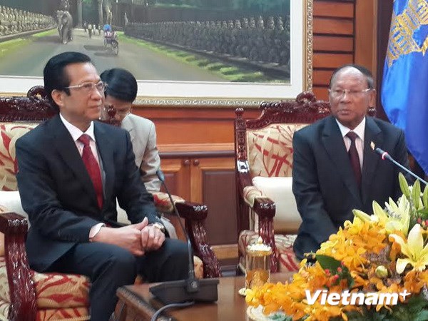 Chủ tịch Heng Samrin tiếp Đái sứ Thạch Dư tại trụ sở Quốc hội. (Ảnh: (Lê Thanh Tạc/Vietnam+)