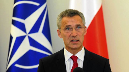 Tân Tổng thư ký NATO Gien Xtôn-ten-bớc phát biểu tại cuộc họp báo ở Vác-xa-va (Ba Lan) ngày 6-10. Ảnh: Roi-tơ