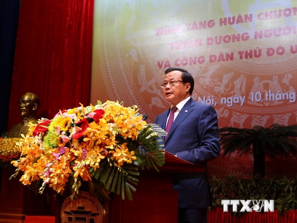Ông Phạm Quang Nghị, Ủy viên Bộ Chính trị, Bí thư Thành ủy Hà Nội đọc diễn văn tại lễ kỷ niệm. (Ảnh: Trí Dũng/TTXVN)