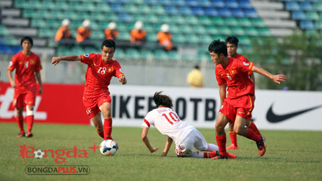 Thanh Tùng (số 18), cầu thủ ghi bàn duy nhất cho U19 Việt Nam trong trận đấu với U19 Trung Quốc. Ảnh: Đức Cường
