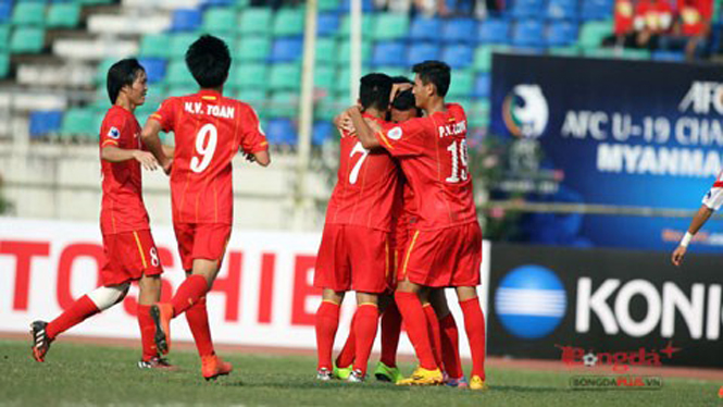 U19 Việt Nam ăn mừng bàn thắng mở tỉ số của Thanh Tùng. Ảnh: Đức Cường