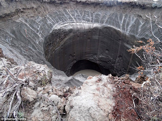 Miệng hố khổng lồ qua ảnh chụp từ trên cao (Nguồn: Siberia Times)