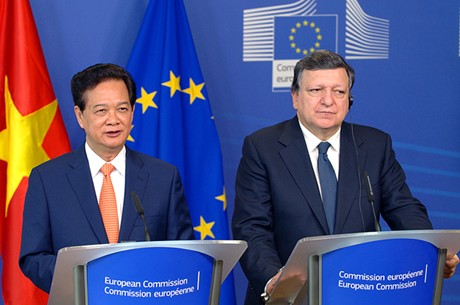 Thủ tướng Nguyễn Tấn Dũng, Chủ tịch Ủy ban Châu Âu Joses Manual Barroso chủ trì họp báo - Ảnh: VGP/Nhật Bắc