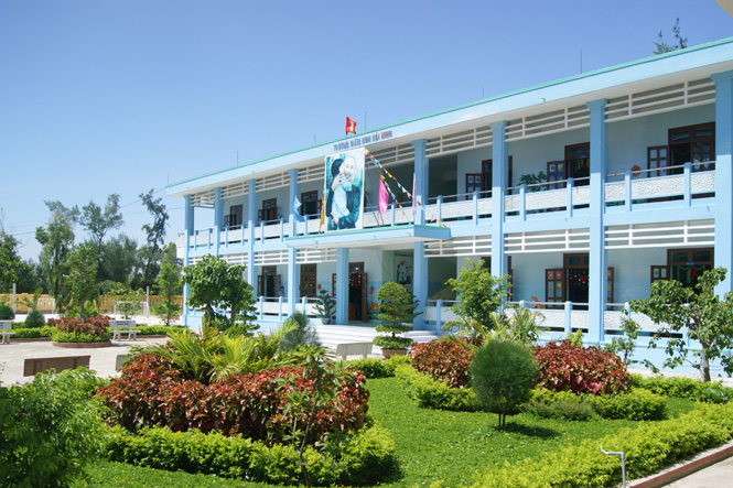 Trường MN Hải Ninh được đầu tư xây dựng khang trang đáp ứng nhu cầu học và chơi của các cháu MN vùng biển bãi ngang huyện Quảng Ninh.