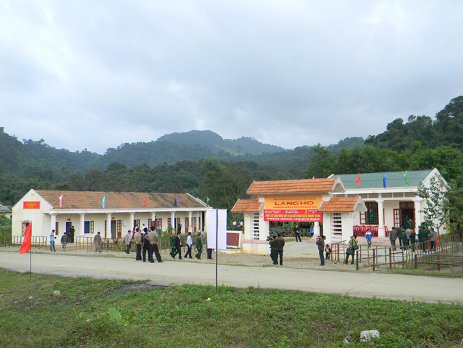 Trạm quân dân y và nhà văn hóa bản Làng Ho, xã Kim Thủy được xây dựng khang trang.