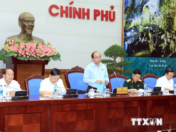 Phó Thủ tướng Nguyễn Xuân Phúc chủ trì cuộc họp. (Ảnh: An Đăng/TTXVN)