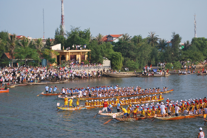 Đua thuyền, môn thể thao truyền thống đang được huyện Quảng Ninh chú trọng phát triển