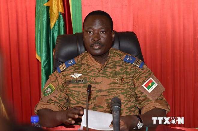 Ông Isaac Zida, Trung tá quân đội đồng thời là Lãnh đạo lâm thời Burkina Faso. (Ảnh: AFP/TTXVN)