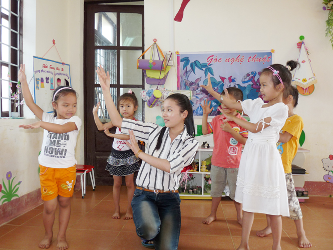 Một giờ học múa của cô trò Trường mầm non xã Minh Hóa, huyện Minh Hóa. Ảnh: P.V