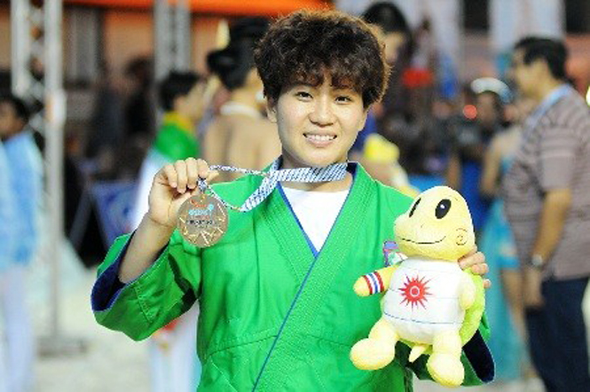Nữ võ sĩ Văn Ngọc Tú dành HCV ở hạng 52kg môn vật Kurash.