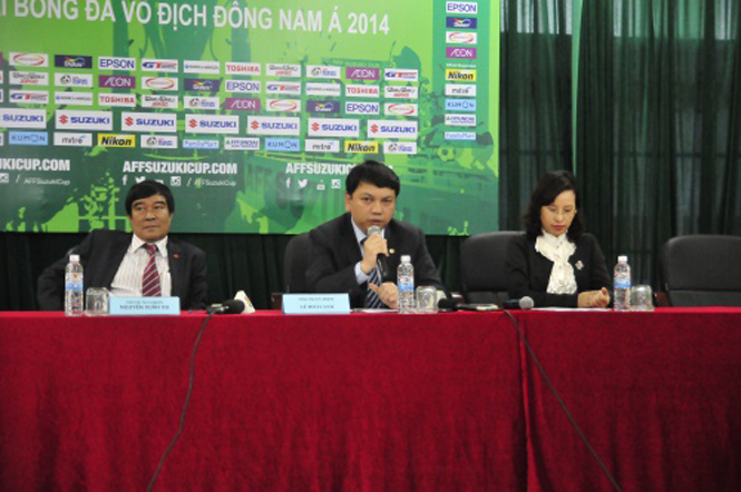 TTK VFF Lê Hoài Anh (giữa) trong buổi trao đổi với báo chí trước thềm AFF Suzuki Cup 2014 (Ảnh: QT)
