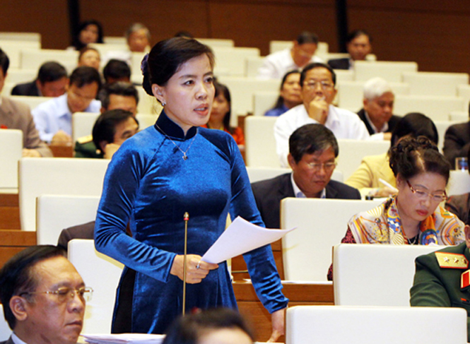  Đại biểu Quốc hội thành phố Đà Nẵng Nguyễn Thị Kim Thúy phát biểu ý kiến. Ảnh: Nguyễn Dân- TTXVN.