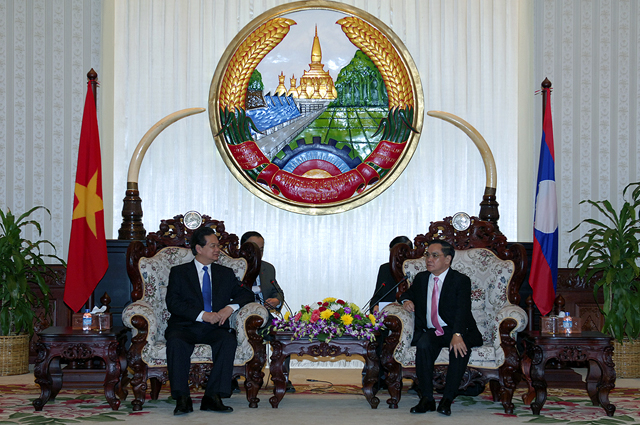 Thủ tướng Nguyễn Tấn Dũng hội kiến Thủ tướng Lào.