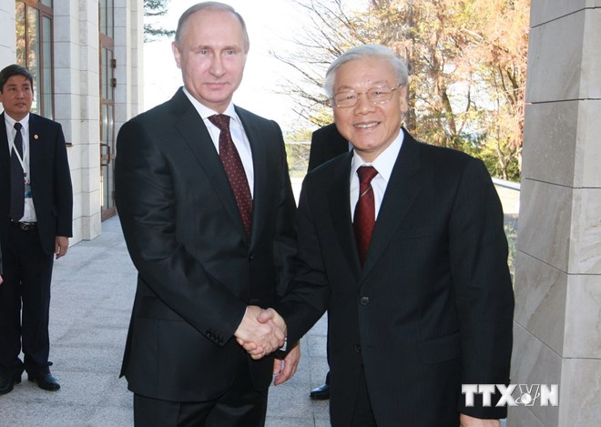 Tổng thống Liên bang Nga Vladimir Putin đón Tổng Bí thư Nguyễn Phú Trọng. (Ảnh: Trí Dũng/TTXVN)