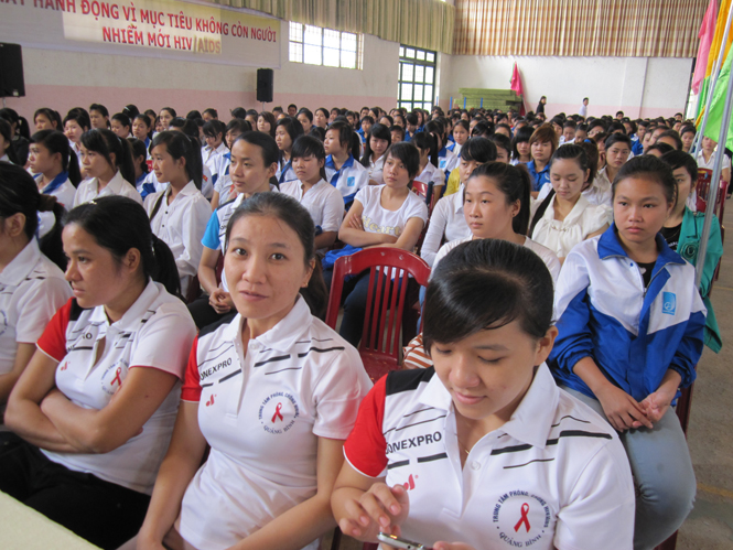 Sinh viên Trường đại học Quảng Bình hưởng ứng các hoạt động truyền thông phòng chống HIV/AIDS