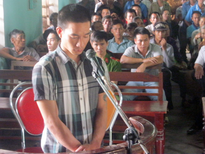  Bị cáo Nguyễn Mạnh Tuấn trước vành móng ngựa.