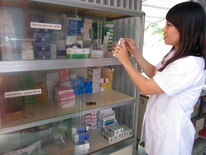 Trạm y tế xã Xuân Ninh luôn chuẩn bị chu đáo số lượng thuốc phục vụ các đối tượng khám, chữa bệnh bằng BHYT.