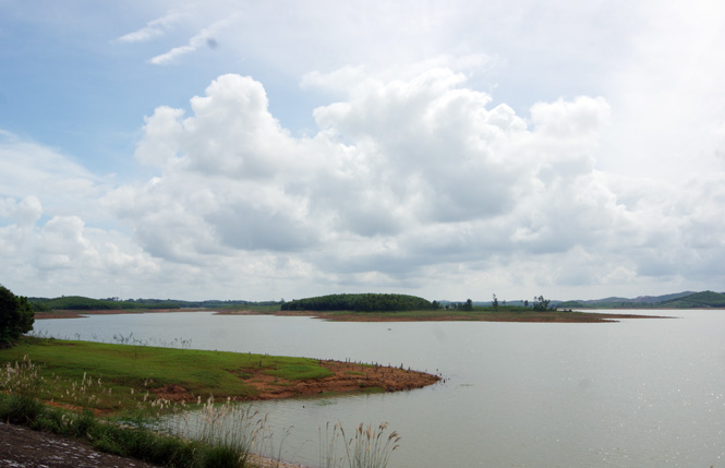Nguồn nước chứa ở hồ An Mã (Lệ Thủy) thấp hơn nhiều so với những năm trước.
