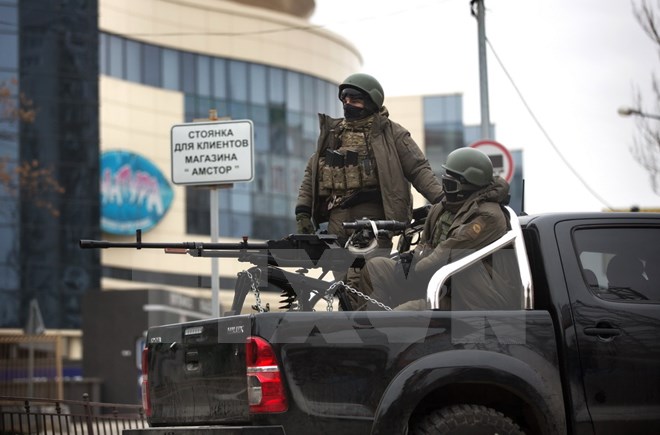 Lực lượng ly khai gác tại một vị trí tại thành phố Donetsk, miền đông Ukraine ngày 17-11. (Nguồn: AFP/TTXVN)