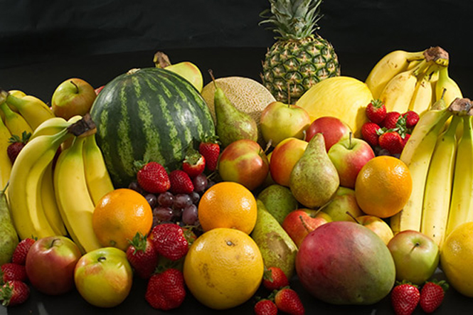 Nên ăn nhiều rau quả giàu vitamin để tăng thêm sức đề kháng.