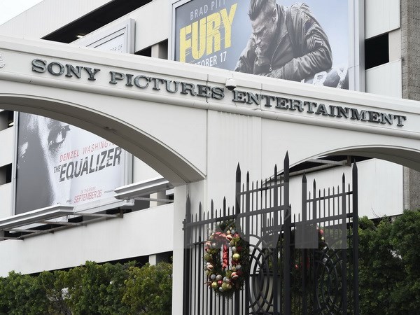 Lối vào Hãng Sony Pictures ở Culver City, bang California ngày 16-12. (Nguồn: AFP/TTXVN)