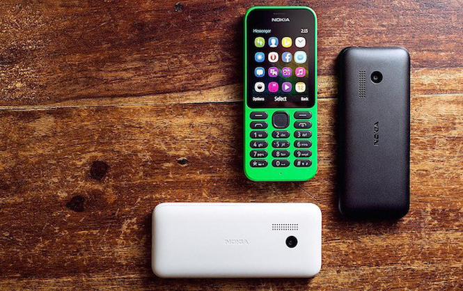 Mẫu điện thoại Nokia 215. (Nguồn: Microsoft)