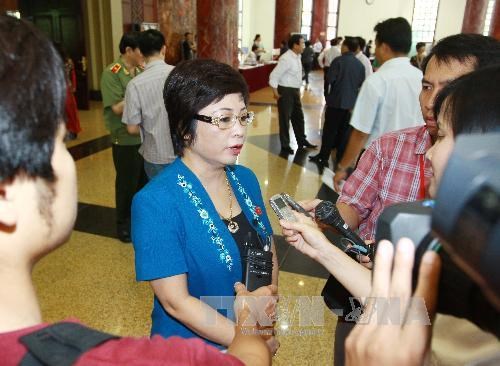 Đại biểu Quốc hội thành phố Hà Nội Châu Thị Thu Nga trong một lần trả lời phỏng vấn của báo chí. (Ảnh: Doãn Tấn/TTXVN)