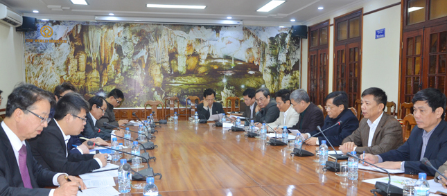 Đồng chí Nguyễn Hữu Hoài, Phó Bí thư Tỉnh uỷ, Chủ tịch UBND tỉnh chủ trì buổi làm việc với Công ty DOHA Hàn Quốc.