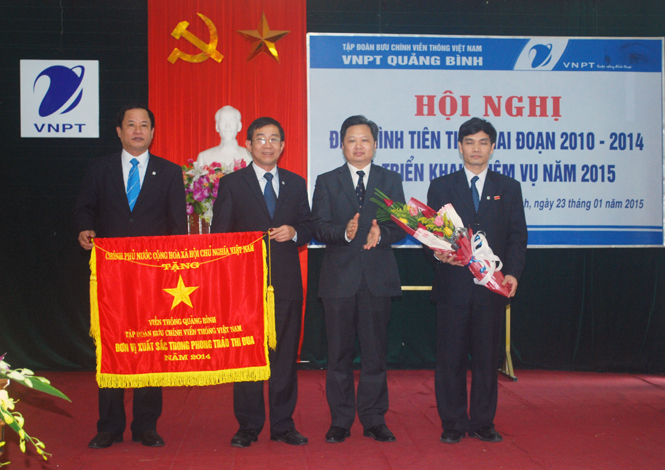 Viễn thông Quảng Bình đón nhận Cờ thi đua của Thủ tướng Chính phủ.