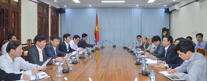 Đồng chí Nguyễn Hữu Hoài, Phó Bí thư Tỉnh uỷ, Chủ tịch UBND tỉnh đã chủ trì buổi làm việc với Ban quản lý dự án Điện lực dầu khí Vũng Áng-Quảng Trạch.