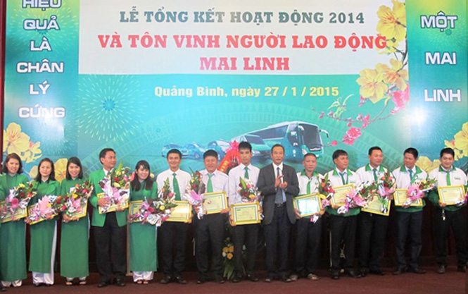 Các cá nhân của Công ty được khen thưởng vì đã hoàn thành xuất sắc nhiệm vụ năm 2014.