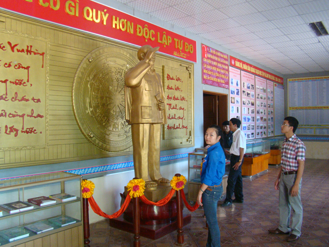Hầu hết các TCCS đảng đều xây dựng Phòng Hồ Chí Minh nhằm góp phần thực hiện tốt Chỉ thị 03-CT/TW. Ảnh: A.T