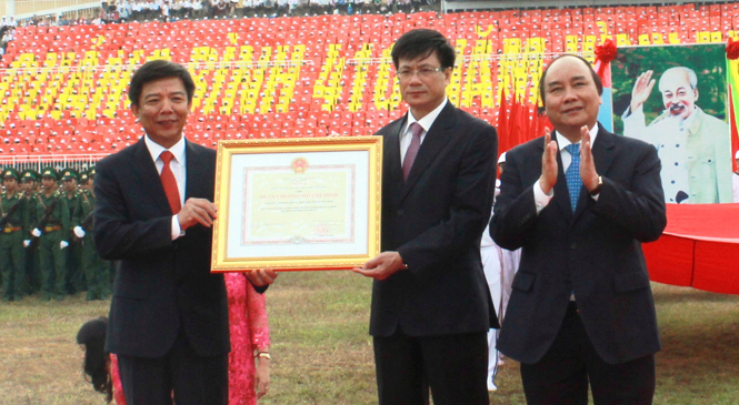 Tổ chức trọng thể lễ mít tinh kỷ niệm 410 năm hình thành tỉnh Quảng Bình (1604-2014), 25 năm tái lập tỉnh và đón nhận Huân chương Hồ Chí Minh, phần thưởng cao quý của Đảng và Nhà nước trao tặng.