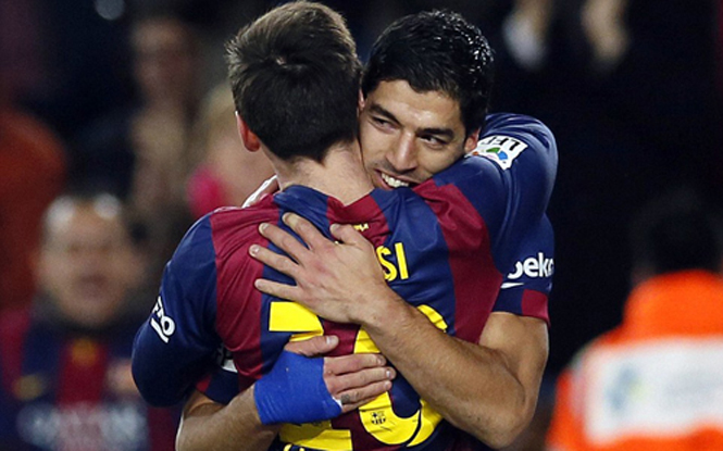  Messi và Suarez ăn mừng bàn thắng mở tỉ số (Ảnh: Getty Images)
