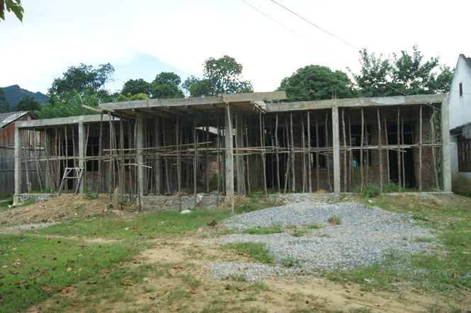 Công trình trường học ở xã Hóa Sơn thi công chậm tiến độ.