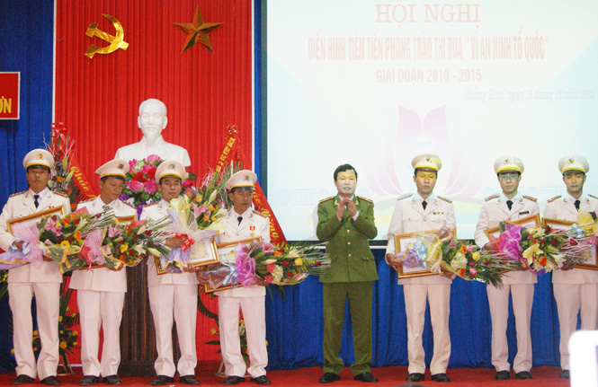 Nhiều tập thể, cá nhân của Trại giam Đồng Sơn được Bộ Công an tặng bằng khen trong phong trào thi đua 